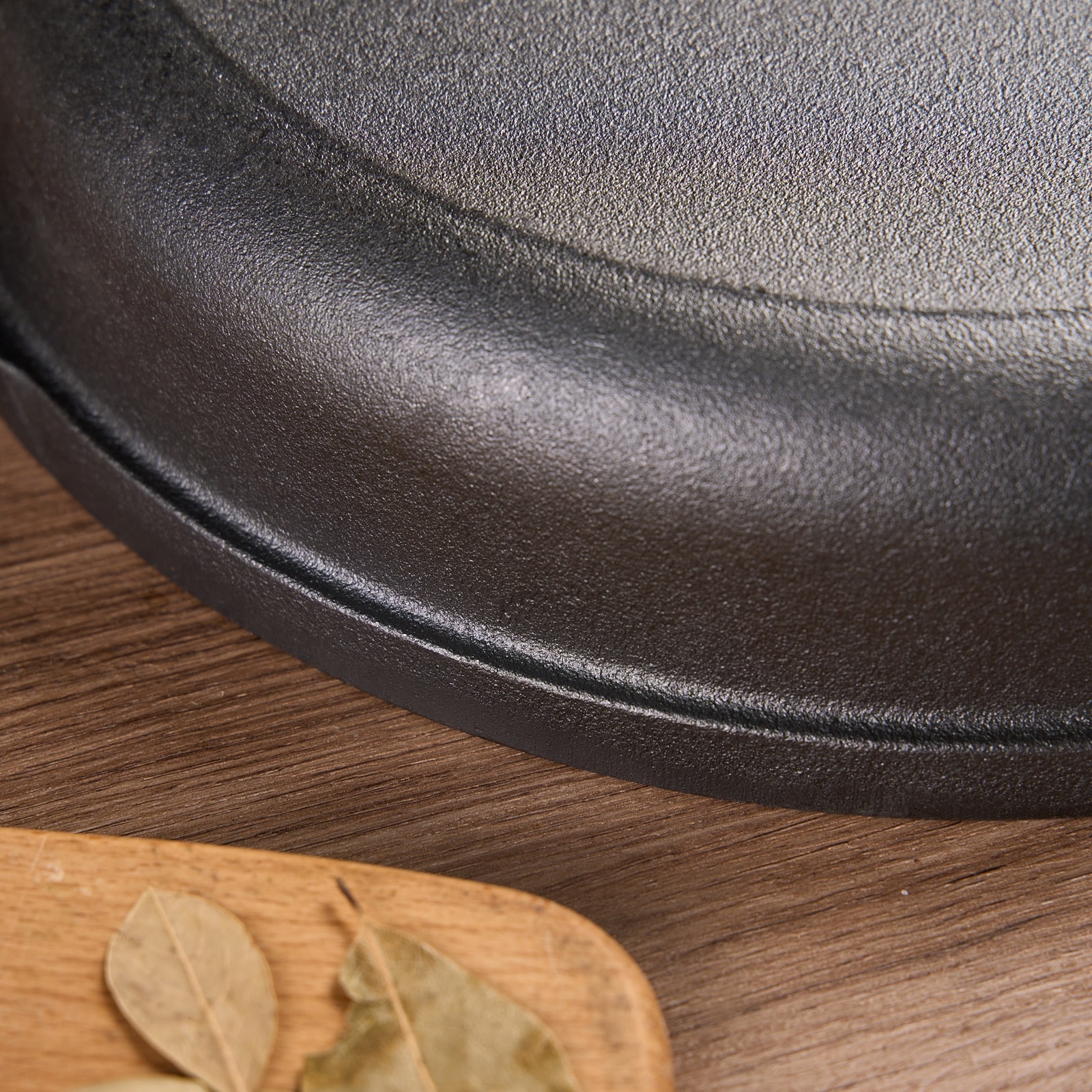 WANGYUANJI 13"Cast Iron Wok With Dual Handles And Wooden Lid, Uncoated Frying Pan For Gas And IH, Chinese Thickened Pancake Pan, Stir-frying And IH Universal, With Free Steel Wire Ball_voghion.com